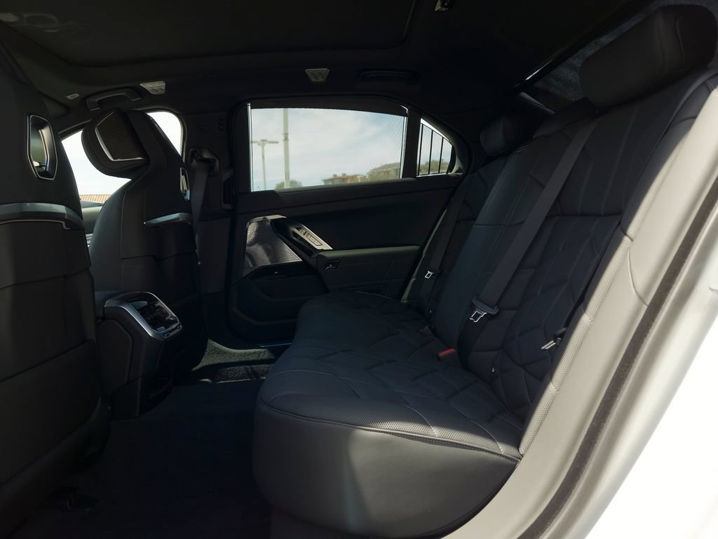 New 2026 BMW 760i xDrive AWD/4WD image 8