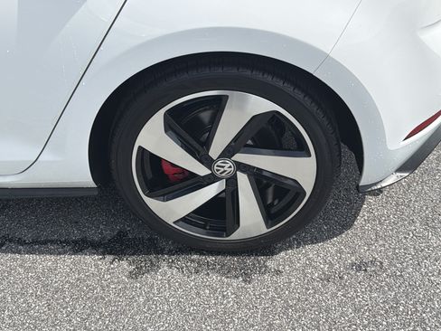 Used 2018 Volkswagen GTI SE FWD image 23