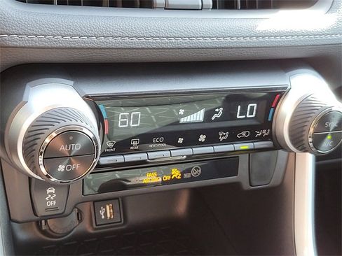 Used 2025 Toyota RAV4 XLE image 27