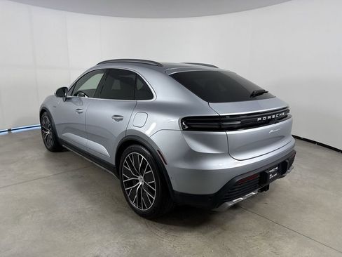 Certified 2025 Porsche Macan 4S Electric AWD/4WD image 3