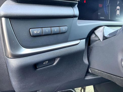 Used 2024 Lexus RZ 300e Premium image 32