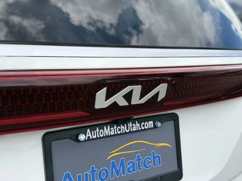 Used 2024 Kia Carnival EX FWD image 34