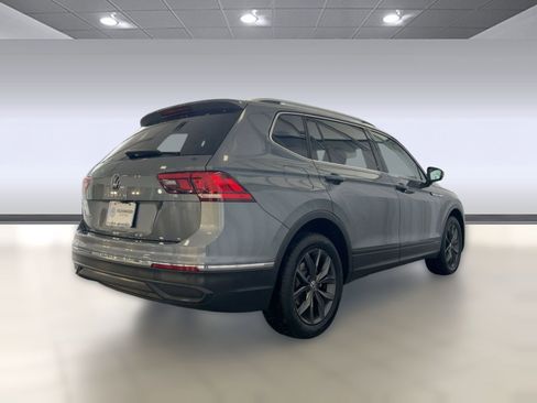 Used 2024 Volkswagen Tiguan SE image 9