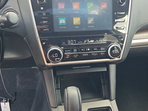 Used 2018 Subaru Outback 2.5i Touring AWD/4WD image 13
