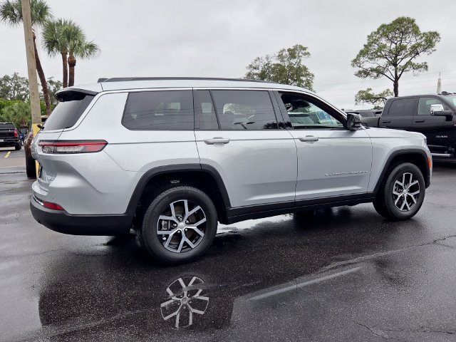 Used 2025 Jeep Grand Cherokee L Limited w/ Luxury Tech Group II AWD/4WD image 7