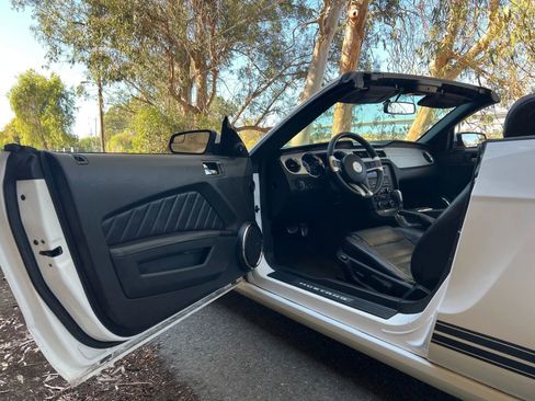 Used 2013 Ford Mustang Premium image 12