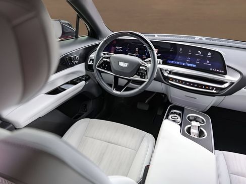 Certified 2024 Cadillac Lyriq Luxury RWD image 23