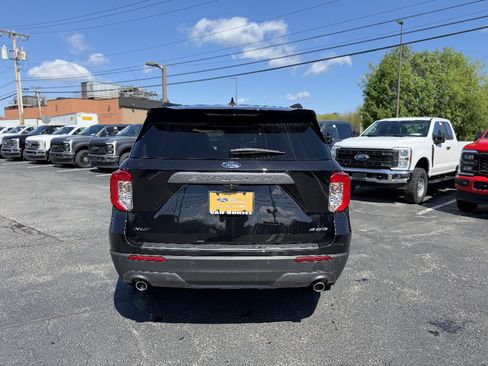 Certified 2021 Ford Explorer XLT w/ Equipment Group 202A AWD/4WD image 5