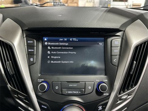 Used 2017 Hyundai Veloster Value Edition image 31