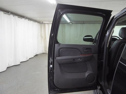 Used 2013 Chevrolet Avalanche LTZ image 27