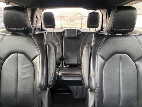 Used 2022 Chrysler Pacifica Touring-L w/ S Appearance Package image 29