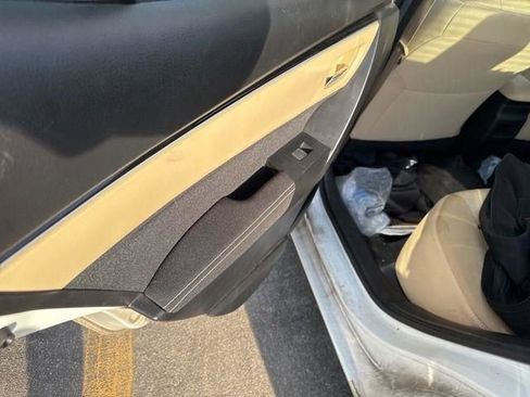 Used 2018 Toyota Corolla LE image 13