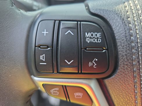Used 2016 Toyota Highlander Limited w/ Driver Technology Package AWD/4WD image 18