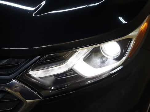 Used 2020 Chevrolet Equinox LT FWD image 12