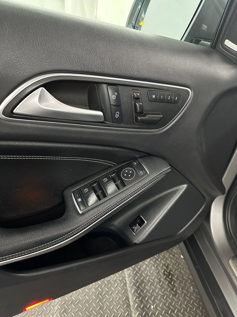 Used 2017 Mercedes-Benz GLA 250 4MATIC image 9