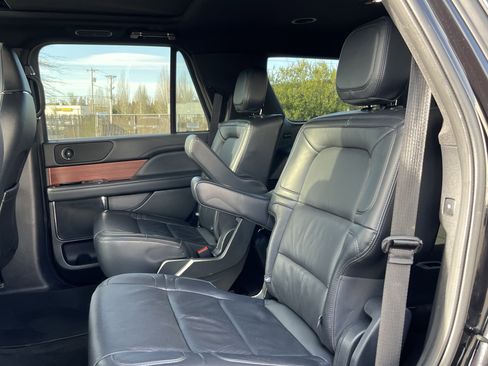 Used 2024 Lincoln Navigator Reserve image 14