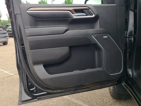 Used 2022 Chevrolet Silverado 1500 LT Trail Boss w/ LT Trail Boss Premium Package AWD/4WD image 11