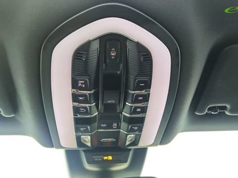 Used 2018 Porsche Macan AWD/4WD image 51