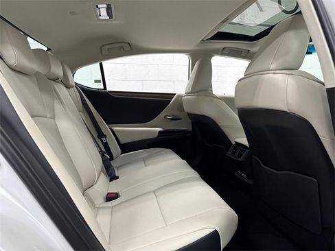 New 2025 Lexus ES 300h w/ Premium Package image 9