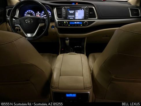 Used 2016 Toyota Highlander XLE FWD image 25