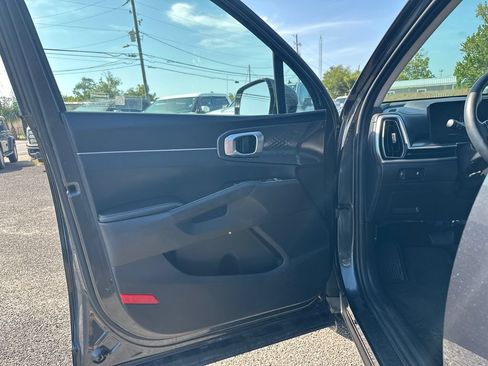 Used 2024 Kia Sorento S FWD image 11