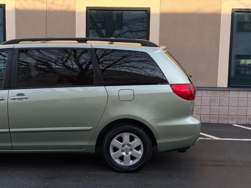 Used 2010 Toyota Sienna LE image 10