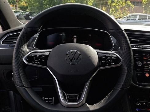 Used 2024 Volkswagen Tiguan SE R-Line image 20