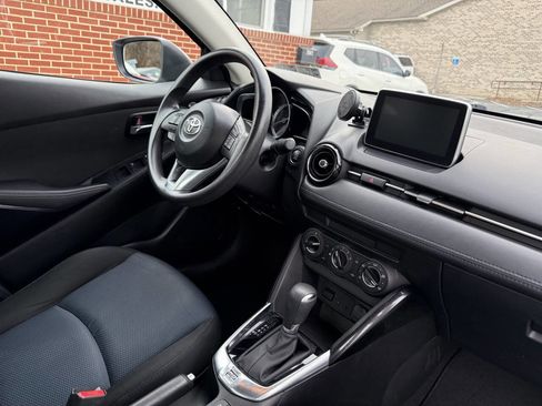 Used 2017 Toyota Yaris iA image 22