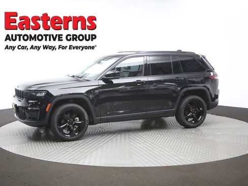 Used 2023 Jeep Grand Cherokee Limited w/ Black Appearance Package AWD/4WD image 59