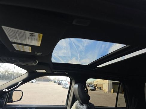 Used 2024 Lincoln Navigator Premiere image 13