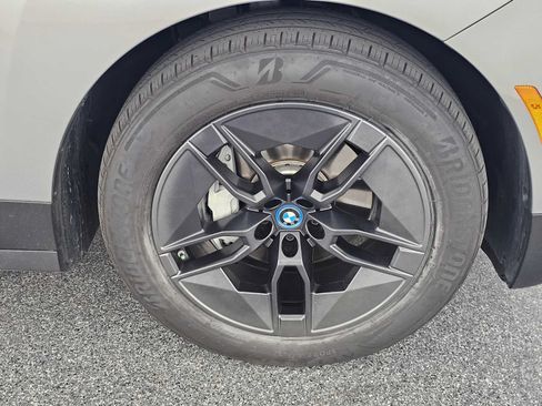 Used 2023 BMW iX xDrive50 w/ Premium Package AWD/4WD image 9