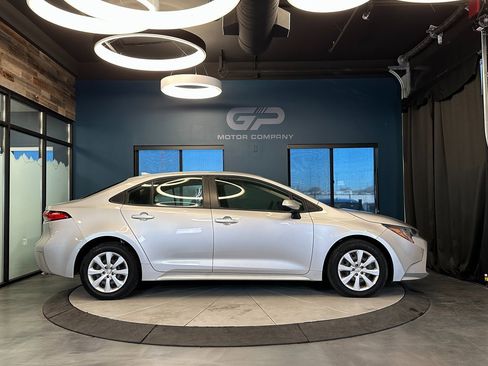 Used 2022 Toyota Corolla LE w/ Carpet Mat Package (TMS) image 2