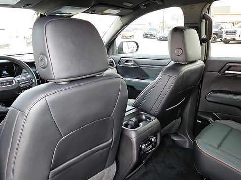 Used 2024 GMC Acadia AT4 w/ Luxury Package image 10