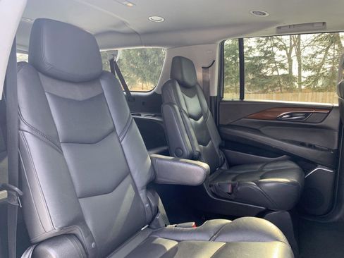 Used 2020 Cadillac Escalade ESV Luxury image 33