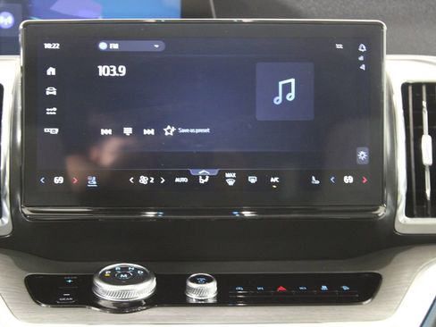 Certified 2025 Ford Expedition Platinum image 15