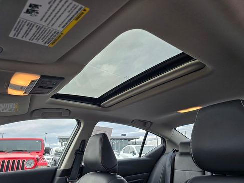 Used 2023 Nissan Altima 2.5 SR w/ SR Premium Package image 24