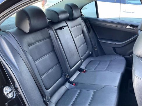 Used 2011 Volkswagen Jetta SE image 19