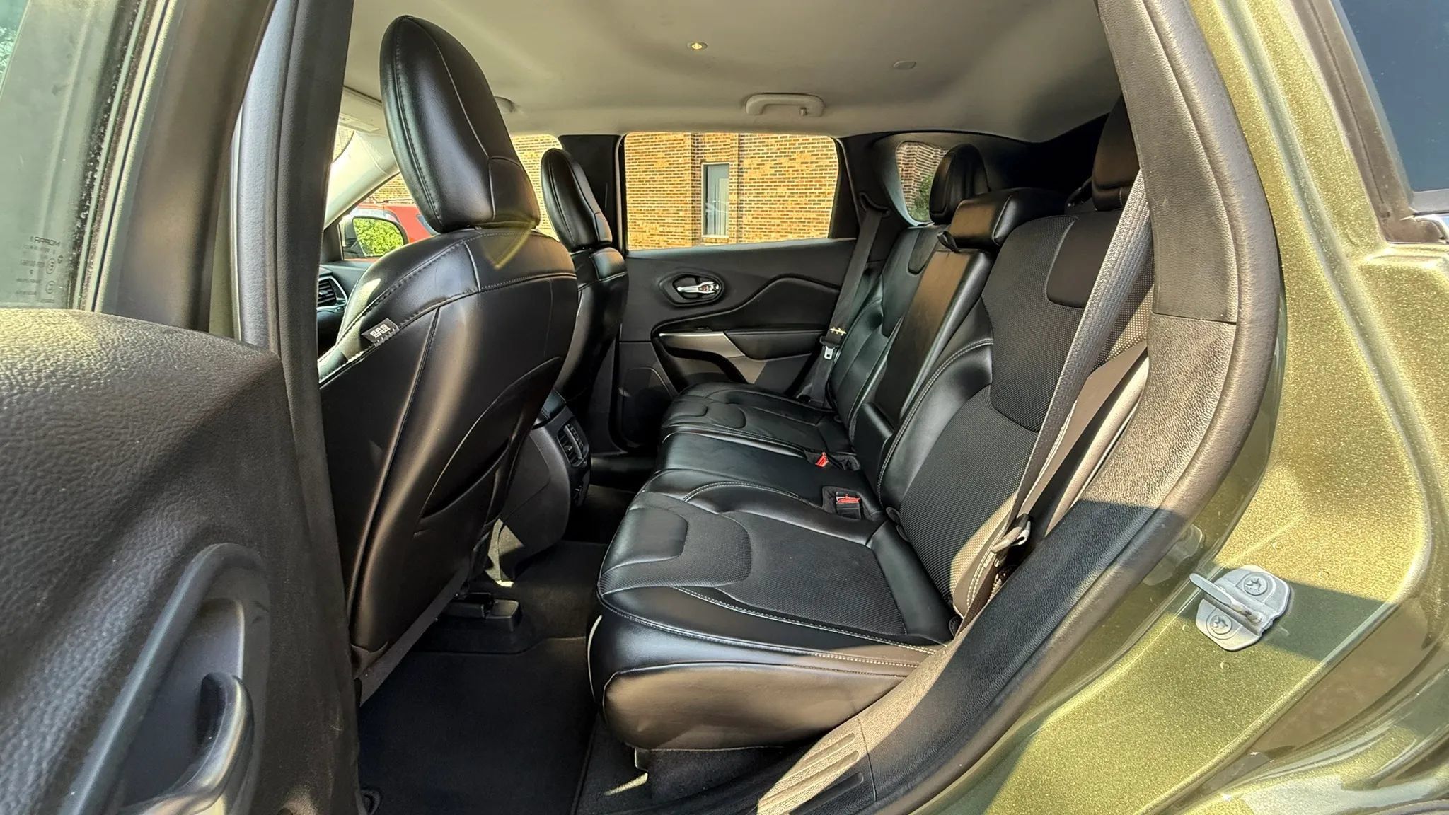 Used 2020 Jeep Cherokee Limited AWD/4WD image 30