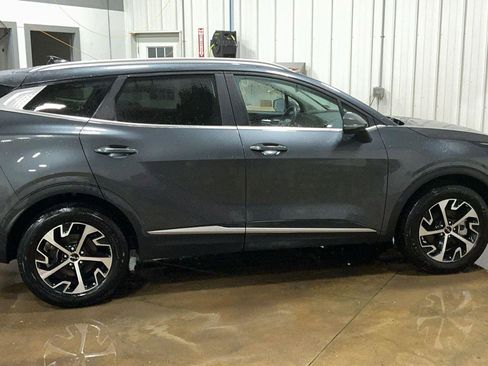 Used 2024 Kia Sportage EX image 4