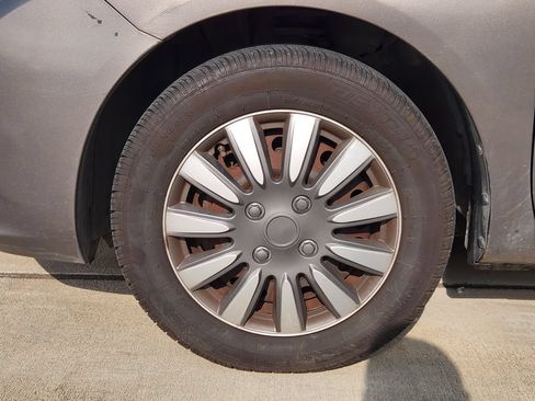 Used 2014 Nissan Versa SV FWD image 8