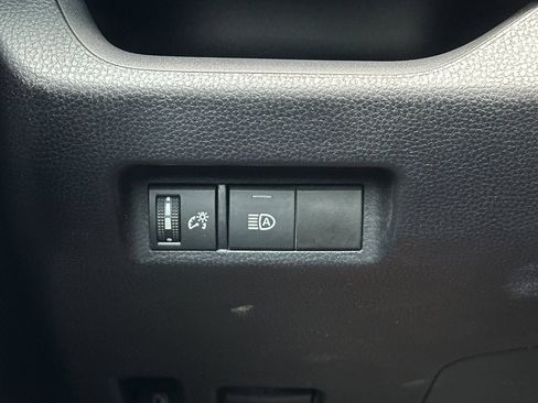 Used 2022 Toyota RAV4 LE AWD/4WD image 36