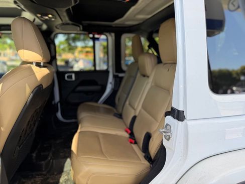 Used 2019 Jeep Wrangler Unlimited Rubicon AWD/4WD image 4