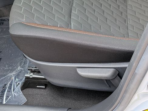 Used 2022 Nissan Kicks SR w/ Interior Electronics Package FWD image 21