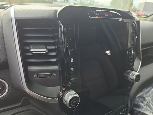 New 2026 RAM 1500 4x4 Crew Cab image 21