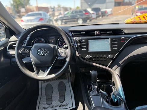 Used 2018 Toyota Camry LE FWD image 18