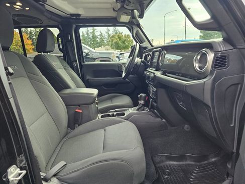 Used 2020 Jeep Wrangler Unlimited Sahara w/ Uconnect 4C Nav & Sound Group AWD/4WD image 14