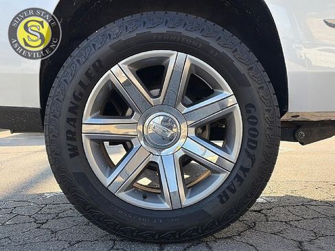 Used 2017 Cadillac Escalade Luxury image 9