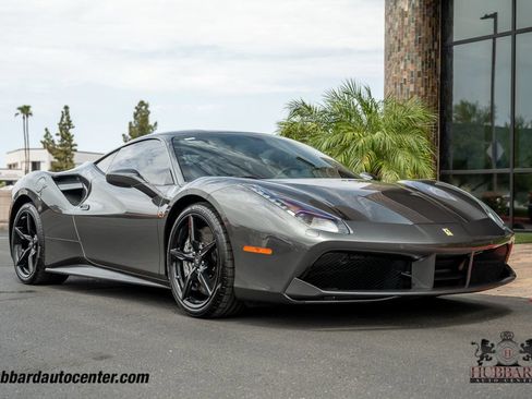 Used 2017 Ferrari 488 GTB RWD image 10