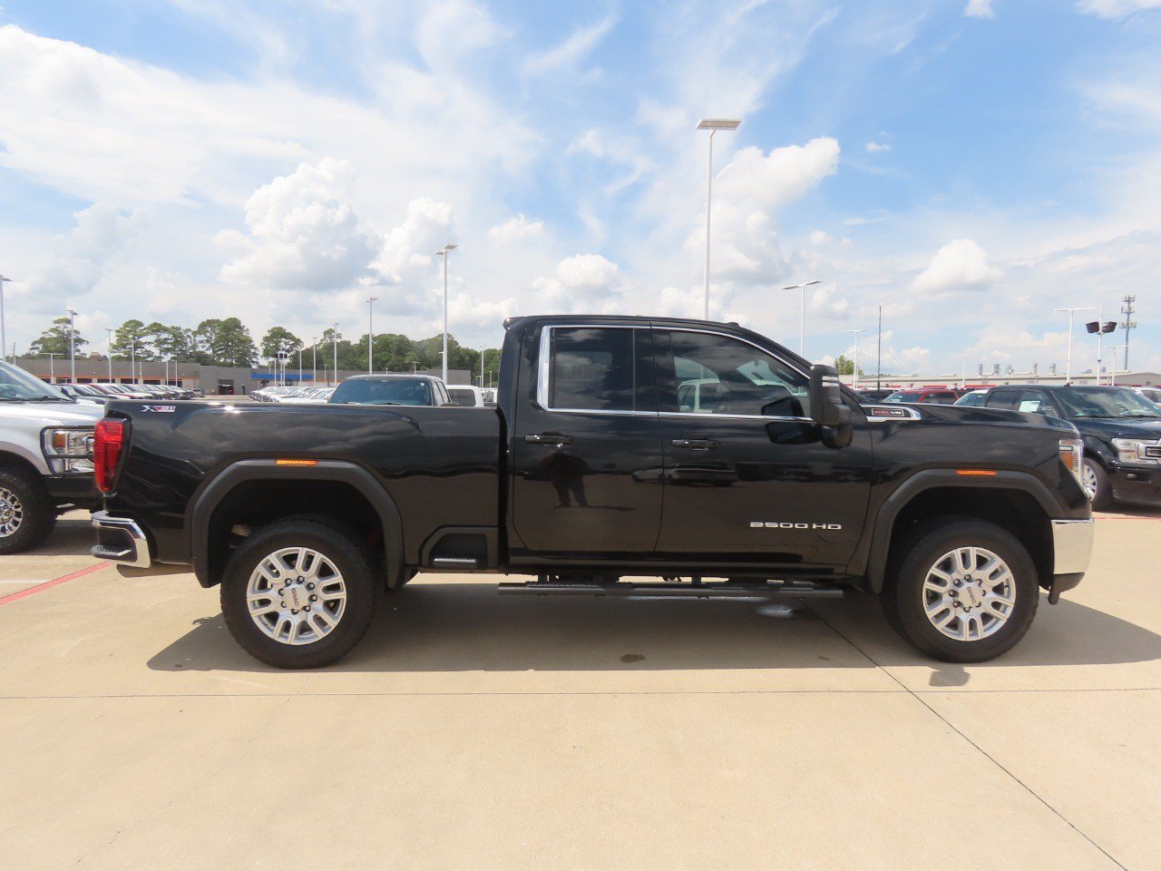 Used 2022 GMC Sierra 2500 SLE w/ SLE Value Package; AWD/4WD image 10
