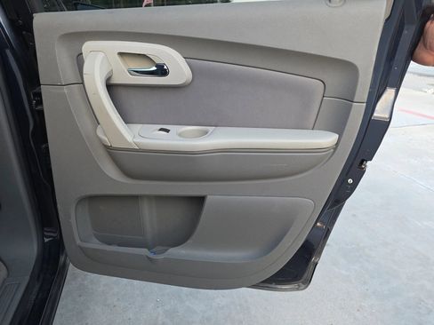 Used 2011 Chevrolet Traverse LS image 28